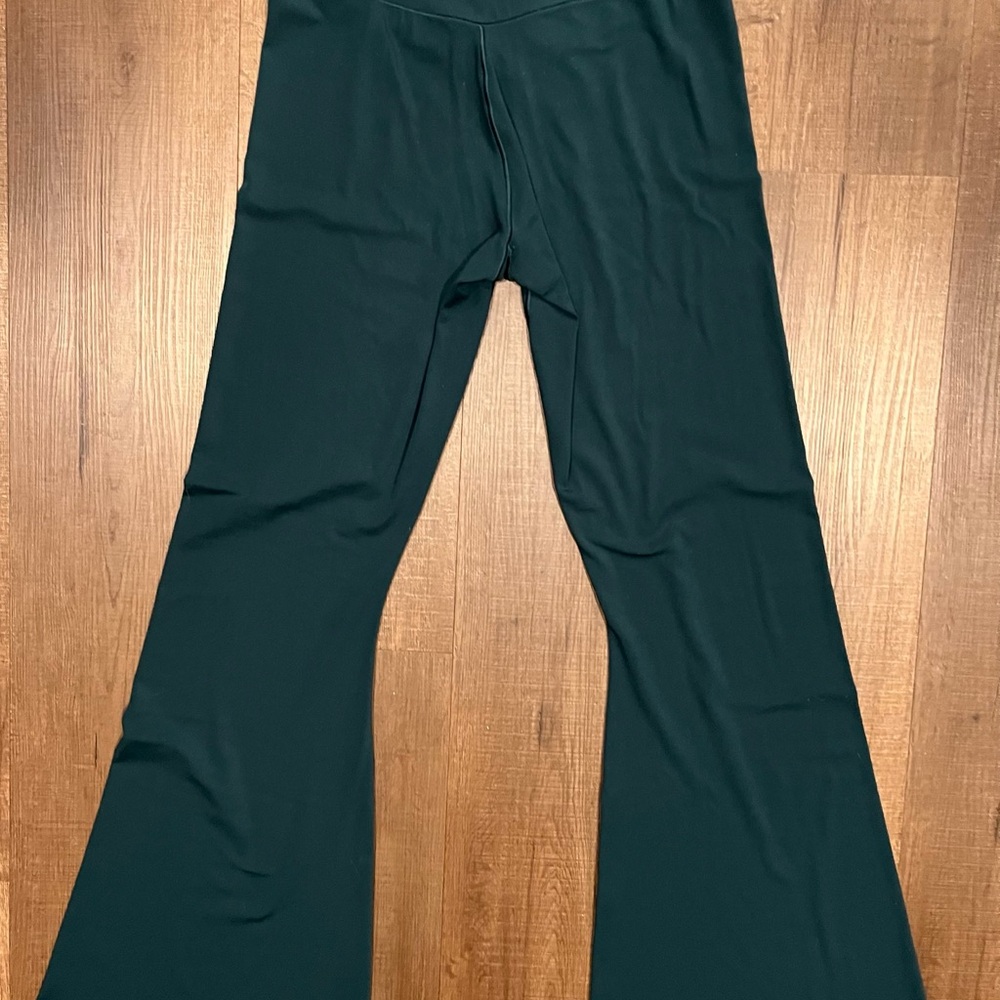 Womens OFFLINE By Aerle Real Me Flare High Rise, Size Large - Picture 9 of 9
